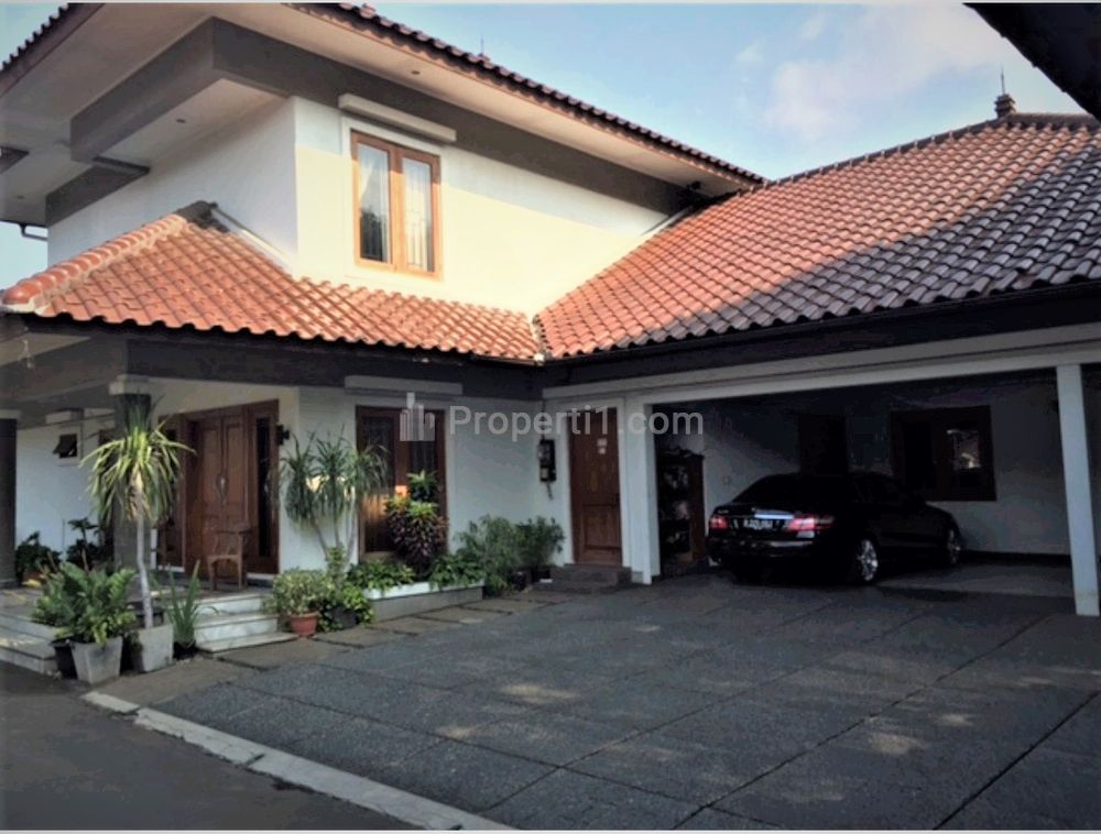 Dijual Rumah Besar Luas 839m2 dan Siap Huni di Cilandak, Jakarta Selatan