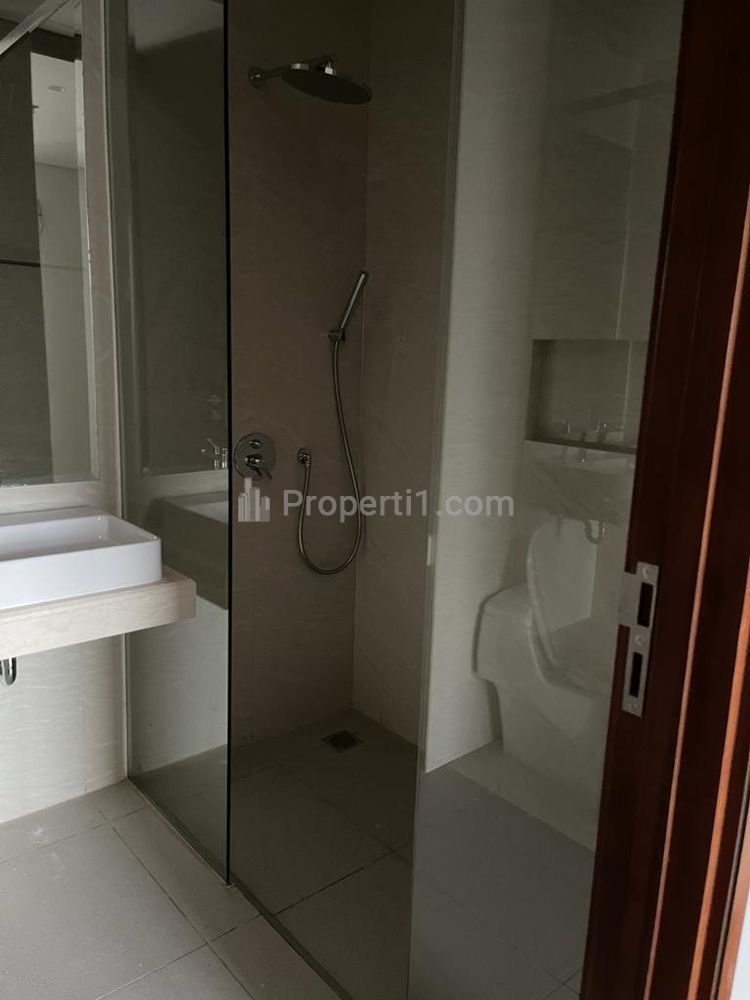 Dijual Apartemen The Rosebay Graha Family Tipe 2 Kamar Tidur Kosongan -  TOWER A - Lantai 9 - Best View Kota - Dekat Pakuwon Mall, Sekolah PETRA