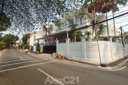 Disewakan Rumah Classic Minimalis di Kalibata, Duren Tiga, Pancoran, Jakarta Selatan