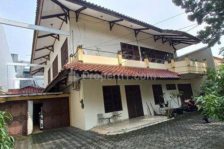 Jual Rumah Super Strategis di Pinggir Jalan Tirtayasa Jakarta Selatan, 1 Km ke Blok M Square