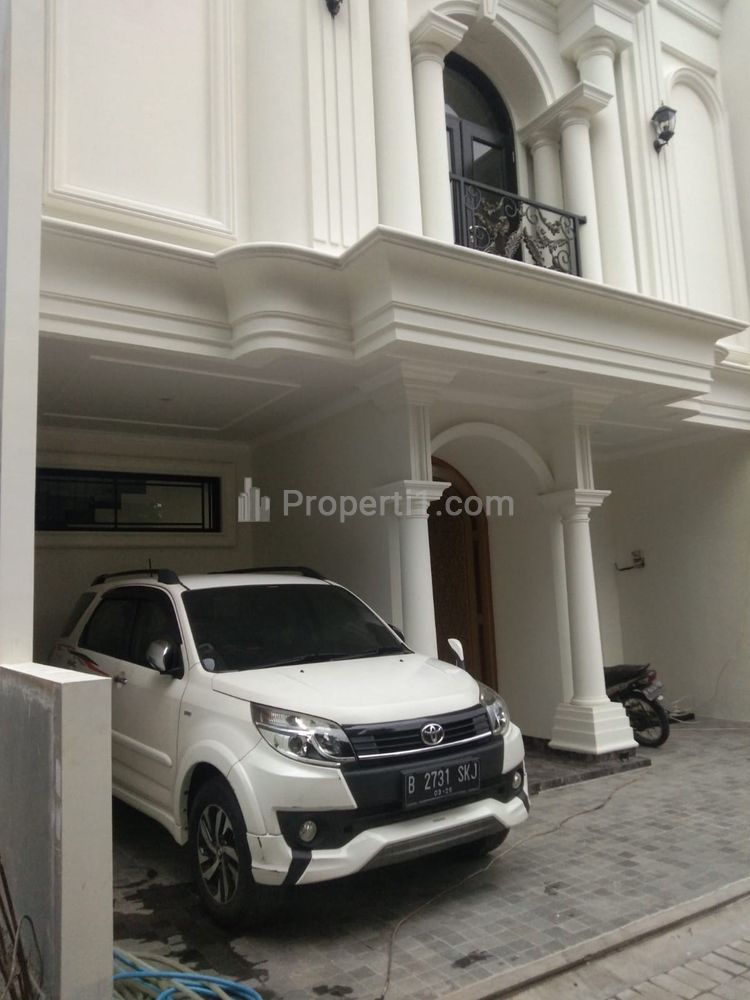 Jual Murah Rumah Baru Cluster Luas Tanah 83 m2, 3 Lantai di Area Kahfi I, Cipedak, Jagakarsa, Jakarta Selatan