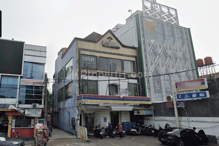 Dijual Gedung Usaha di Jalan Warung Jati Jakarta Selatan