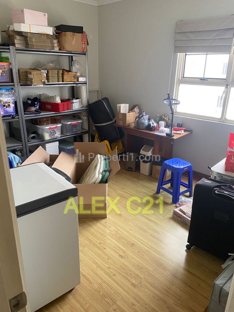 Dijual Apartemen Kedoya Elok, Kedoya Selatan, Kebon Jeruk, Jakarta Barat - 3+1 BR Semi Furnished