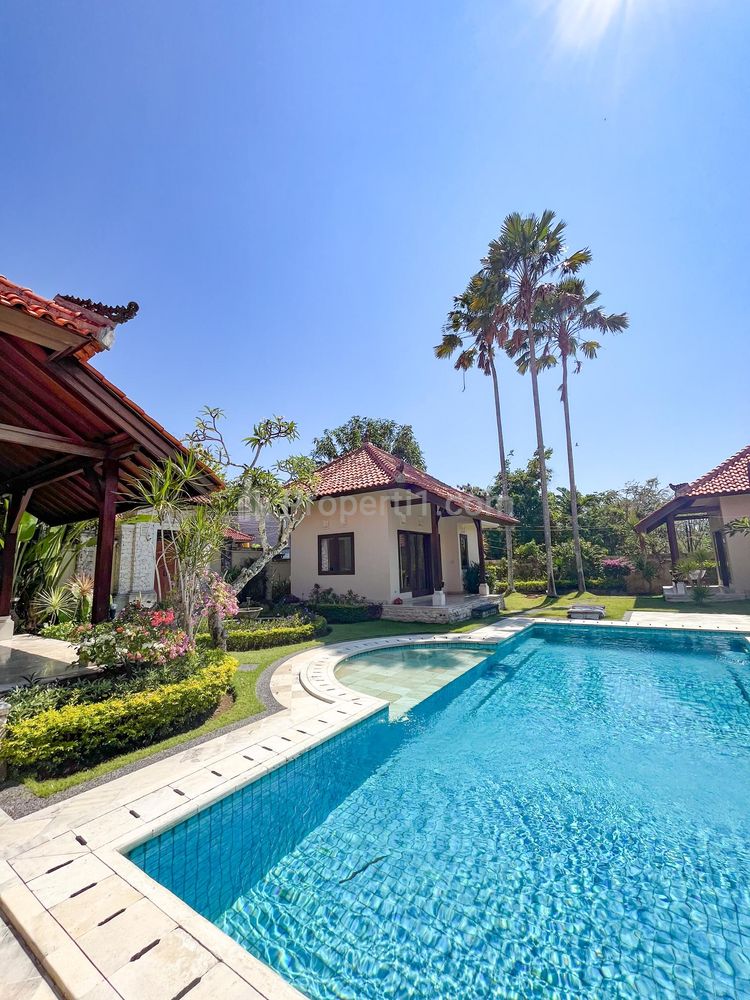 Dijual Villa Semi Furnish with Pool Siap Huni di Kuta Selatan, Badung, Bali