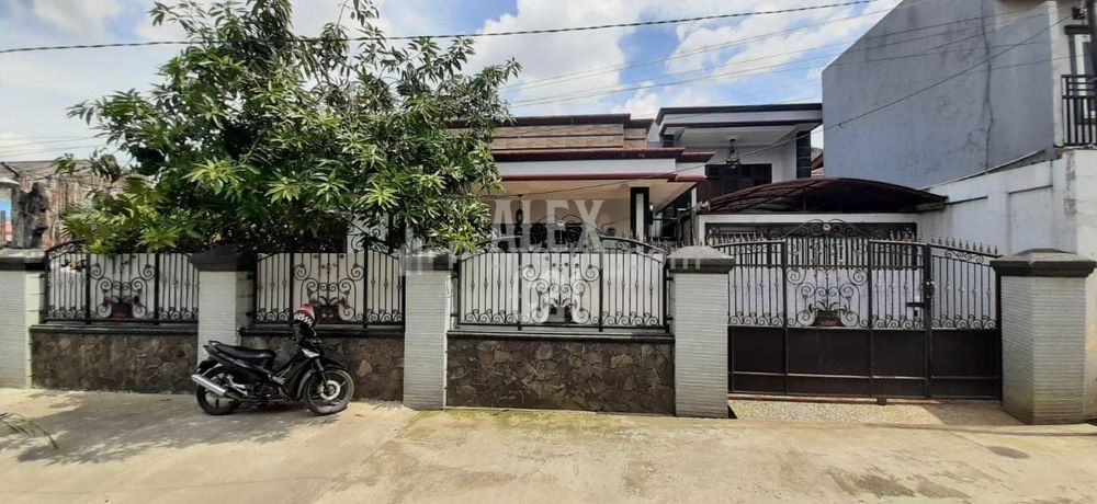 Dijual Rumah di Bekasi Kawasan Komersial Dekat Summarecon