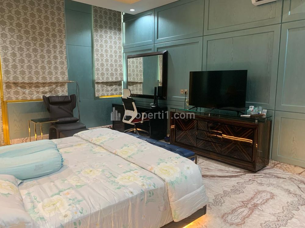 Jual Apartemen Mewah di Paladian Park Jakarta Utara Strategis - 3 BR Full Furnished