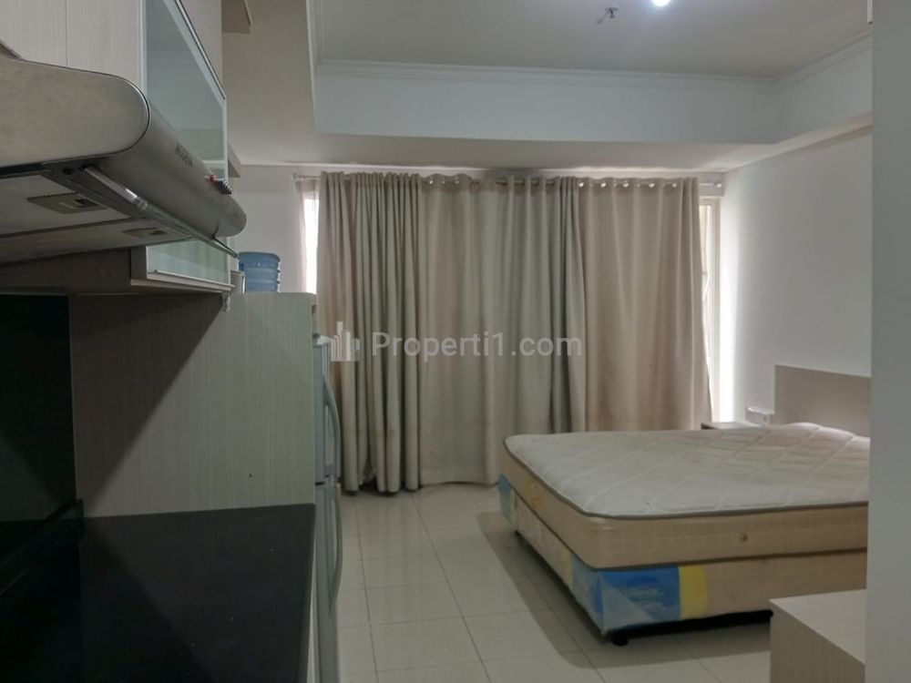 Sewa Apartemen Royal Mediterania Garden Type Studio Furnished Luas 26,8m2, Selangkah ke Mall Central Park