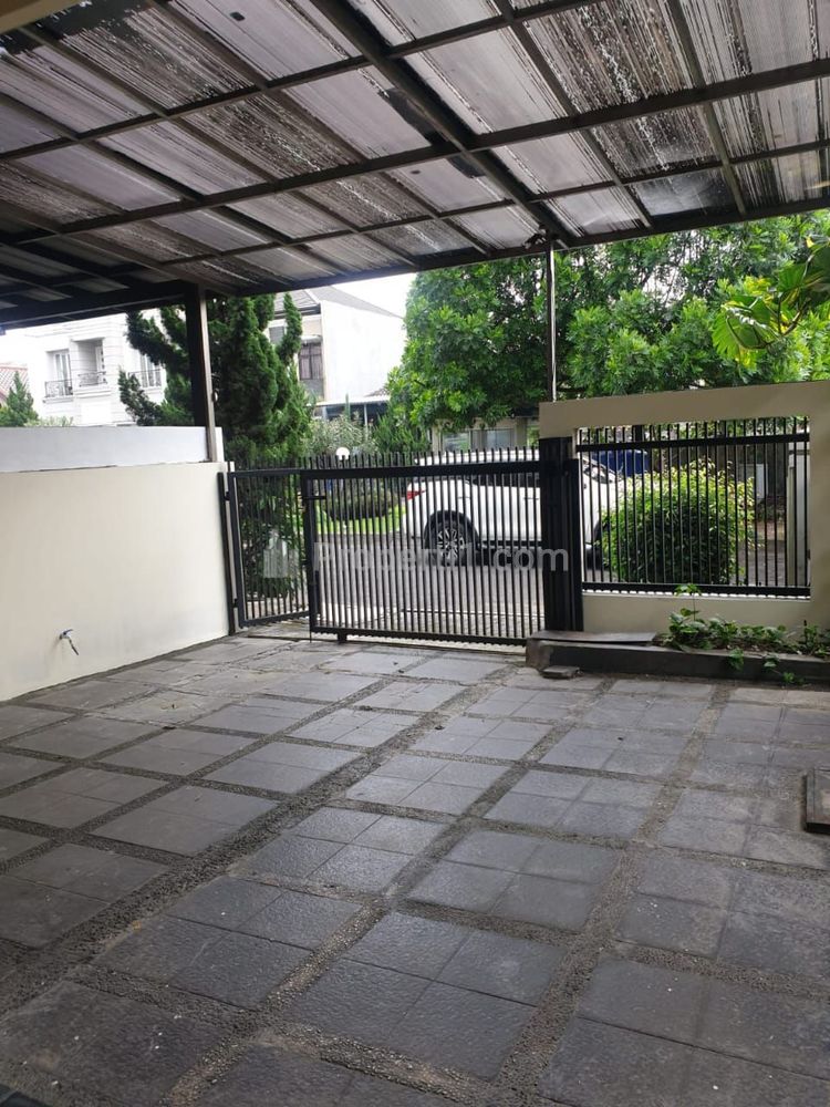 Dijual Rumah Lux di Singgasana Pradana Bandung