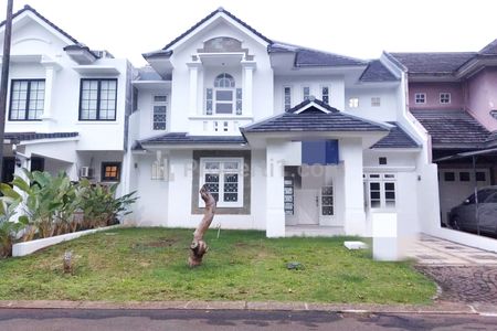 Dijual Rumah Depan Taman, 4 Kamar di Kota Wisata, Cibubur, Bogor