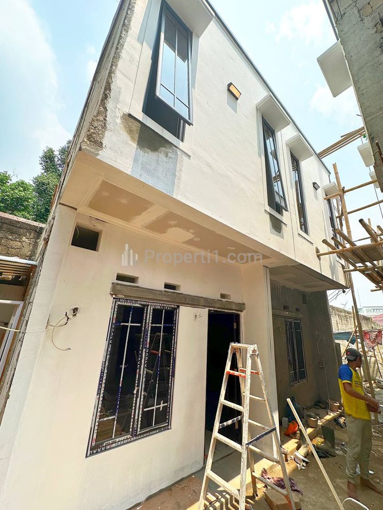 Jual Rumah Mungil 2 Lantai Dekat Pasar Kramat Jati di Jakarta Timur