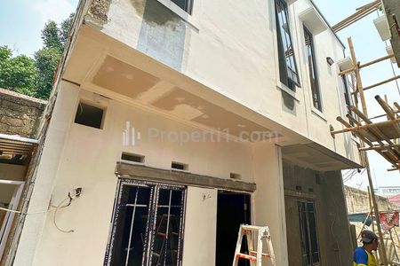 Jual Rumah Mungil 2 Lantai Dekat Pasar Kramat Jati di Jakarta Timur