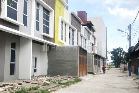 Dijual Rumah Yos Sudarso Regency Medan, Dekat Pasar Swalayan Maju Bersama