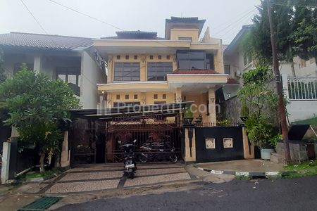 Dijual Rumah Dua Lantai dengan Indoor Swimming Pool di Dago Asri Bandung