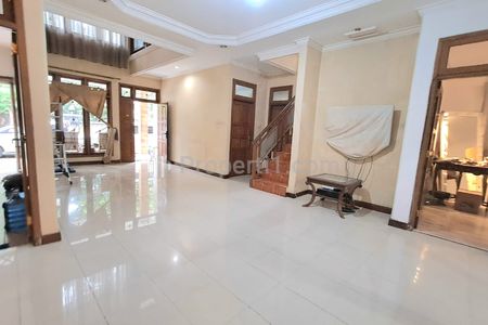 Sewa Rumah Siap Huni, Bisa Buat Kantor, 2 Lantai di Jalan Ciragil, Dekat Tendean, Senopati, SCBD, Suryo, Sudirman, Kebayoran Baru, Jakarta Selatan