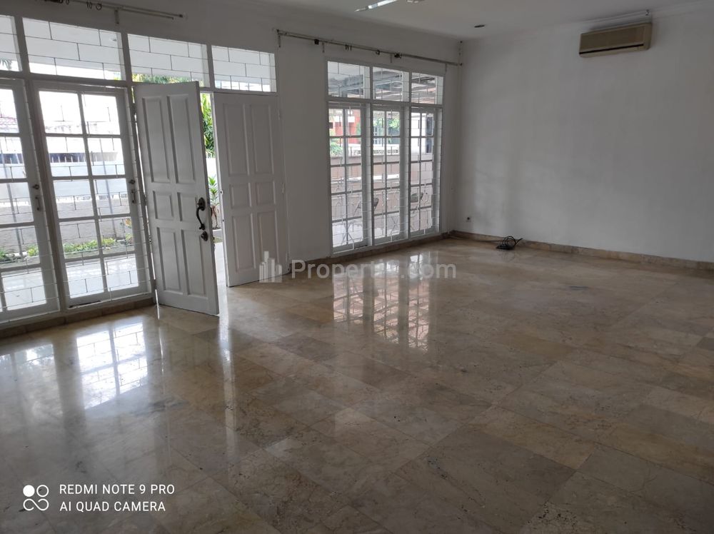 Sewa Rumah Bisa Buat Kantor di Kebayoran Baru, Dekat Pakubuwono, Blok M, Mayestik, Kerinci, Martimbang, Senayan, Jakarta Selatan.