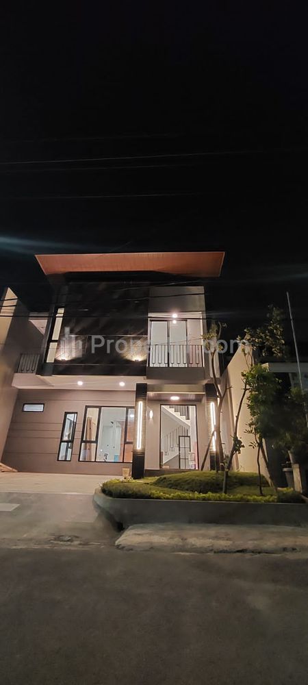 Jual Rumah Sangat Bagus di Gayungsari Barat Surabaya SHM