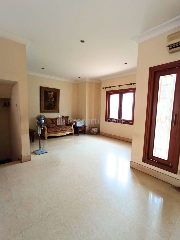 Dijual Rumah dengan Lingkungan Tenang dan Asri di Pondok Indah, Jakarta Selatan