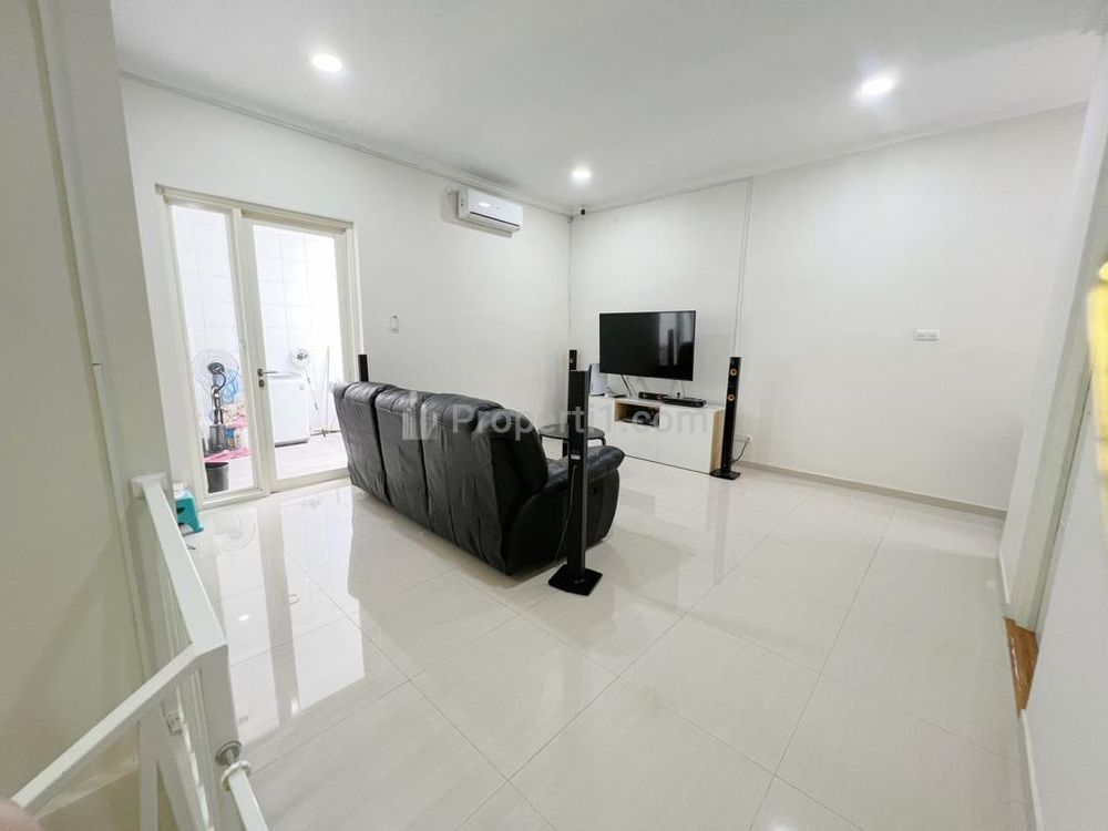 Dijual Rumah Cantik 2 Lantai Siap Huni Lokasi Sutorejo Surabaya Timur Harga Nego