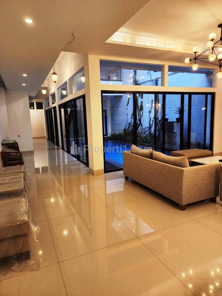 Sewa Rumah di Jl. Prambanan Menteng Jakarta Pusat - 4+1BR Furnished Luas Tanah 340m2