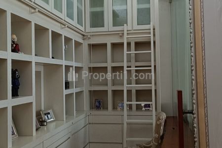 Jual Rumah Siap Huni 3 Lantai di Jalan Hang Tuah, Kebayoran Baru, Jakarta Selatan