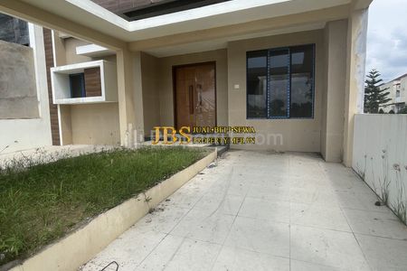 Jual Rumah Hook 2,5 Tingkat di Komplek Green Park Type Willow Jalan STM Ujung Medan Johor