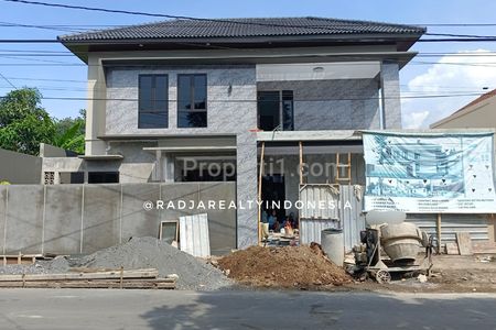 Jual Rumah Mewah Baru Ada Kolam Renang Seputar Jogja Bay Maguwoharjo Yogyakarta