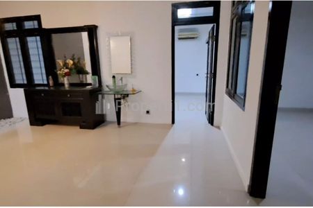 Jual Cepat Rumah SHM Nego Siap Huni di Pondok Indah, Area Jalan Alam, Akses Dua Mobil, Kebayoran Lama, Jakarta Selatan