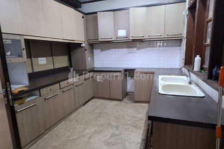 Disewakan Rumah Cocok untuk Clinic atau Kantor di Gandaria, Kebayoran Lama Utara, Jakarta Selatan