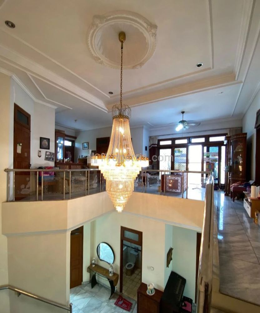 Dijual Rumah Cantik Terawat Lokasi di Jalan Villa Cibubur Indah Strategis Dekat Exit Toll Cibubur, Jaktim