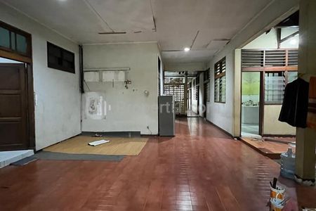 Jual Rumah Tua, Perlu Renov Dikit, Luas 943 m2 di Brawijaya, Dekat Antasari, Prapanca, Kemang, Blok M, Melawai, Kebayoran Baru, Jakarta Selatan