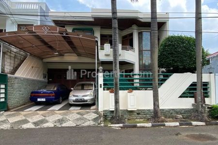 Dijual Rumah Cantik Terawat Lokasi di Jalan Villa Cibubur Indah Strategis Dekat Exit Toll Cibubur, Jaktim