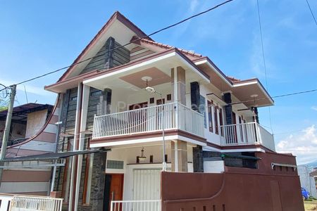 Jual Rumah Hook Ada Balkon di Kota Batu Jawa Timur