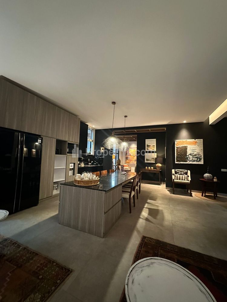 Dijual Rumah Scandinavian Citraland Utama Surabaya