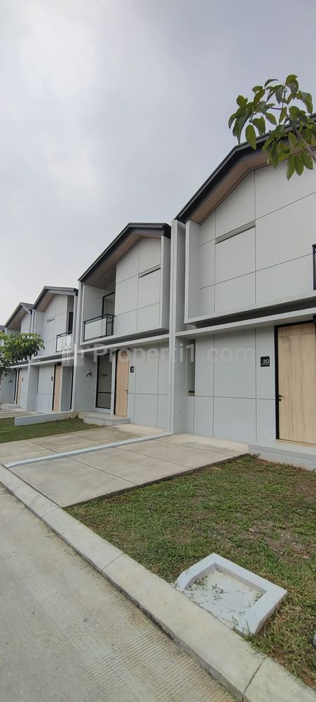 Dijual Rumah 2 Lantai 7x15 3 Kamar Tidur Siap Huni Nempel Tol di Karawang Barat