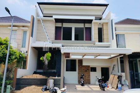 Rumah Dijual New Gress di Citraland Cluster East Emerald Mansion Surabaya