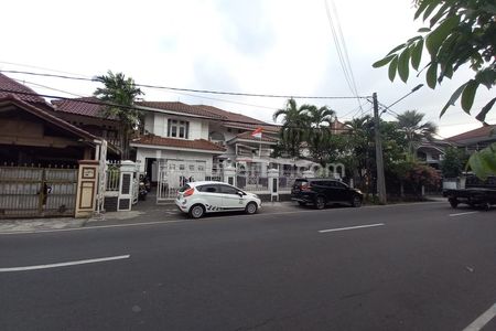 Dijual Rumah Cantik di Pejaten Barat, Pasar Minggu, Jakarta Selatan