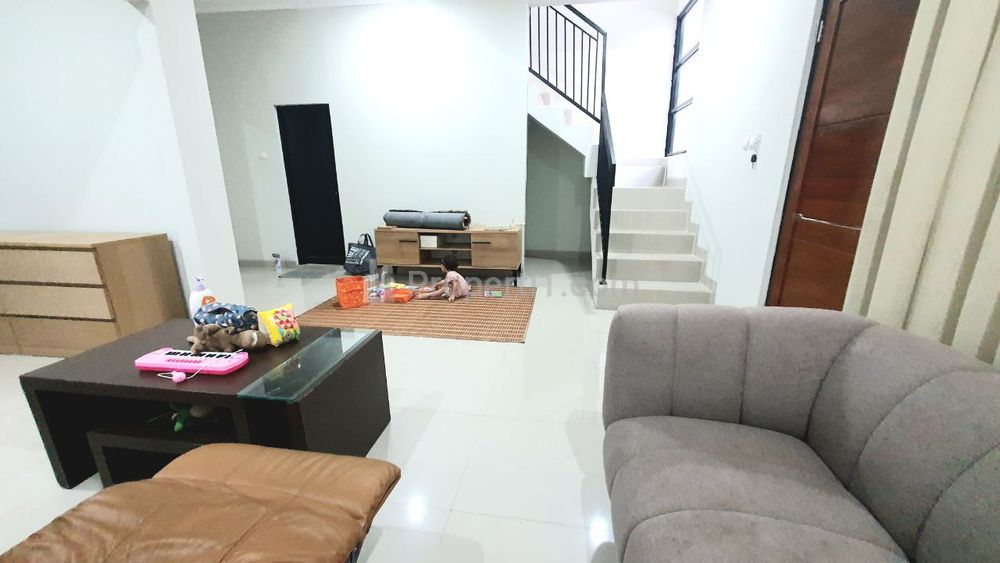 Dijual BU Rumah Luas 2 Lantai Lokasi Strategis di Kodau Jatiwarna Kota Bekasi