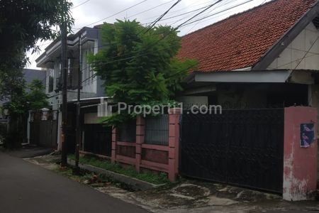 Jual Cepat Nego Rumah Tua Akses Dua Mobil, HGB, Luas 196 m2 di Tebet Barat, Jakarta Selatan