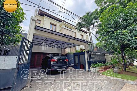 Disewakan Rumah + Rooftop di Kebayoran Baru/Blok M/Senayan Jakarta Selatan STD556