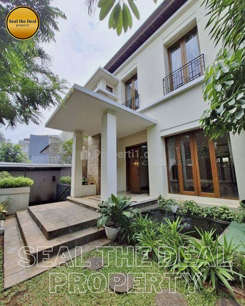 Disewakan Rumah dengan Rooftop di Kebayoran Baru/Blok M/Senayan Jakarta Selatan STD556