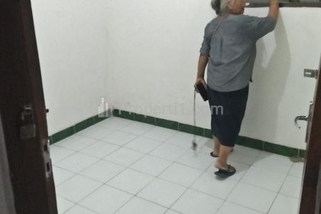 Dikontrakkan Cepat Rumah (Daripada Kosong) di Depoksari Kedungmundu Dekat Kampus RS Unimus Pirmaya, BCA Mandiri BNI SD SMP SMA Negeri Semarang