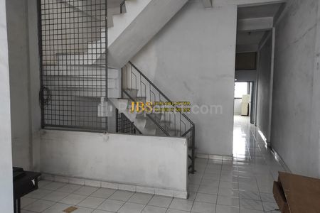 Dijual Ruko 3,5 Tingkat Siap Huni di Jalan Singa - Medan