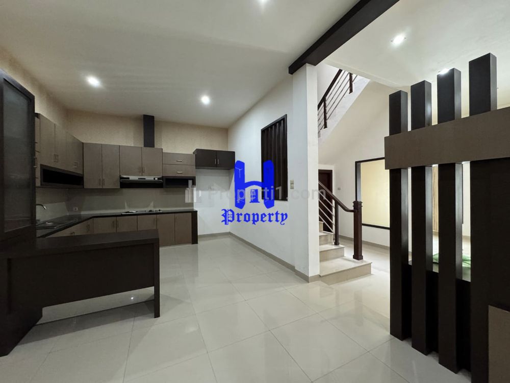 Jual Rumah 2,5 Tingkat di Komplek Cemara Asri Medan Jalan Azalea IV