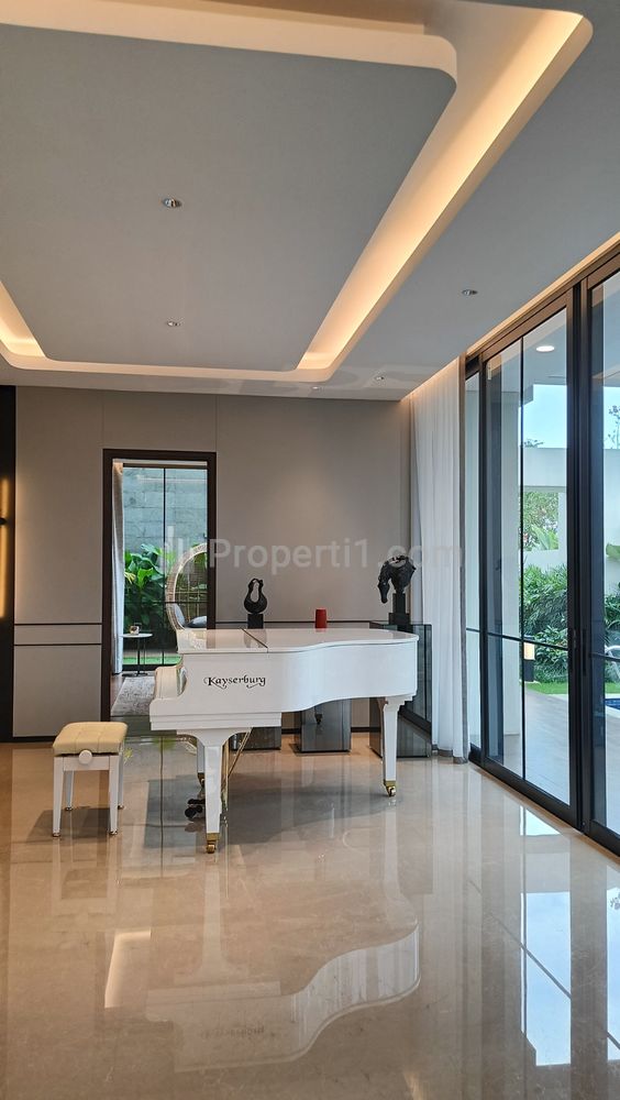 Jual Rumah Elit dan Eksklusif, Strategis 5 Menit ke The Breeze & AEON Mall, BSD City - TRESOR GALLANT