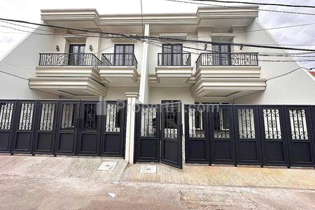 Dijual Rumah Baru 2 Lantai American Style di Pondok Bambu Jakarta Timur