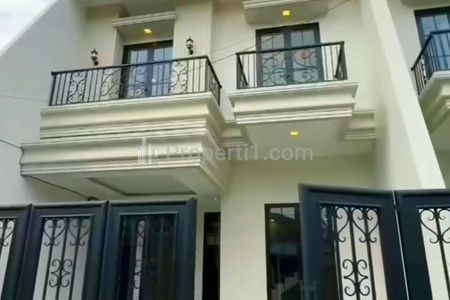 Jual Rumah Klasik 2 Lantai di Pondok Bambu, Duren Sawit, Jakarta Timur