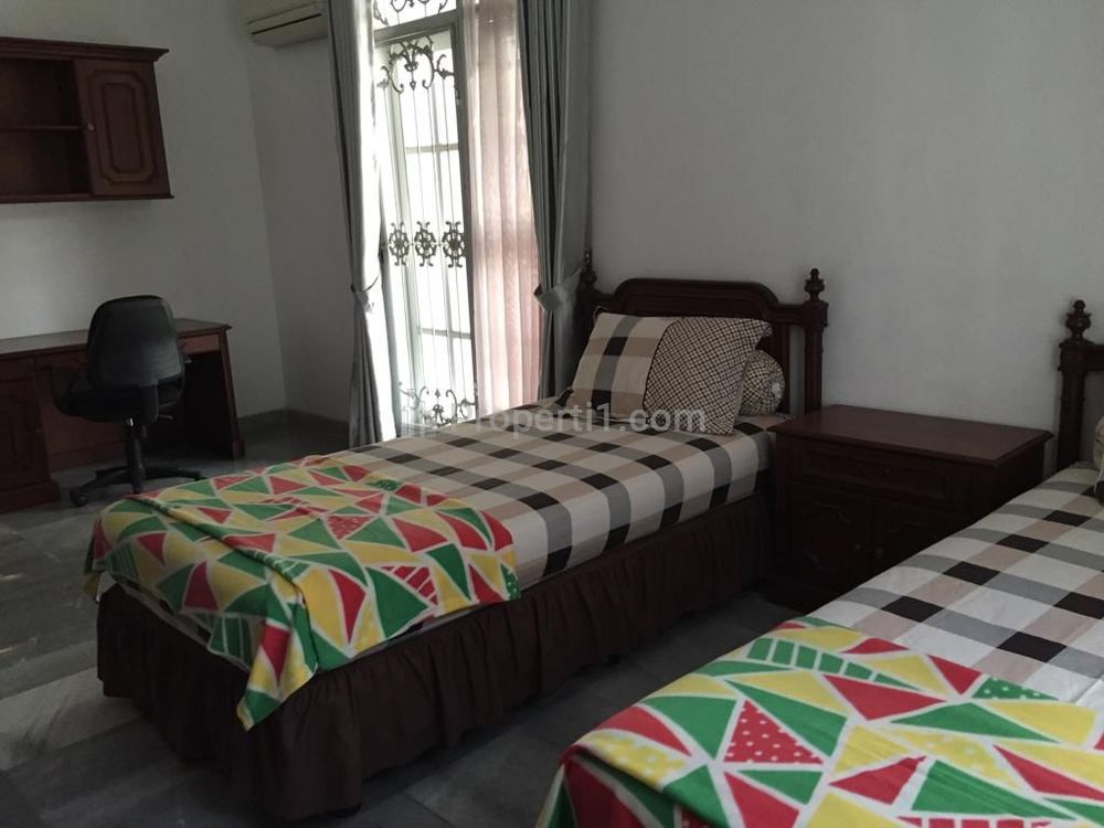 Disewakan Rumah 2 Lantai Fully Furnished di Kuningan, Jakarta Selatan