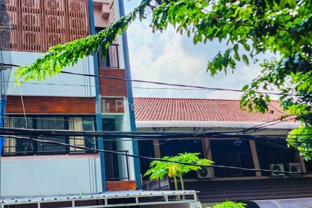 Dijual Cepat Kost Exclusive 24 Kamar, Brand New Furnished - di Lokasi Premium Tanjung Duren Jakarta Barat