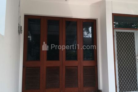 Disewakan Rumah Tanjung Duren Utara, 4+2BR, 2 lantai, Luas Tanah 141 m2