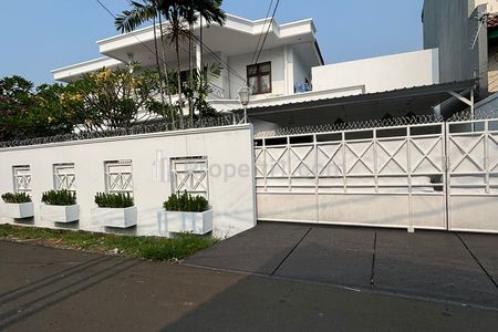 Disewakan Rumah Komplek Mewah di Pejaten Barat, Pasar Minggu, Jakarta Selatan